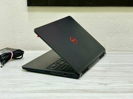 Ігровий ноутбук Б-клас Dell Inspiron 15-7559 / 15.6" (1920x1080) TN / Intel Core i7-6700HQ (4 (8) ядра по 2.6 - 3.5 GHz) / 12 GB DDR3 / 256 GB SSD / nVidia GeForce GTX 960M, 4 GB GDDR5, 128-bit / WebCam / Win 10 Pro