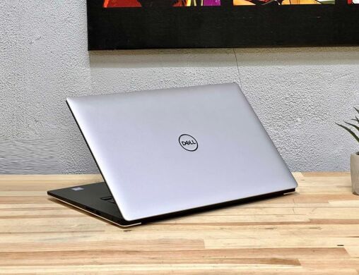 Мобильная рабочая станция Dell Precision 5530 / 15.6" (1920x1080) IPS / Intel Core i7-8850H (6 (12) ядра по 2.6 - 4.3 GHz) / 16 GB DDR4 / 512 GB SSD M.2 / nVidia Quadro P1000, 4 GB GDDR5, 128-bit / Win 11 Pro