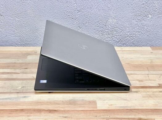 Мобильная рабочая станция Dell Precision 5530 / 15.6" (1920x1080) IPS / Intel Core i7-8850H (6 (12) ядра по 2.6 - 4.3 GHz) / 16 GB DDR4 / 512 GB SSD M.2 / nVidia Quadro P1000, 4 GB GDDR5, 128-bit / Win 11 Pro