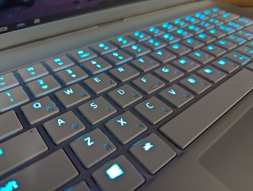 Игровой ноутбук Razer Blade 15 RZ09 / 15.6" (1920x1080) IPS / Intel Core i7-9750H (6 (12) ядер по 2.6 - 4.5 GHz) / 16 GB DDR4 / 512 GB SSD / nVidia GeForce RTX 2070, 8 GB GDDR6, 256-bit / WebCam / Windows 10 Игровой ноутбук Razer Blade 15 RZ09 / 15.6" (1920x1080) IPS / Intel Core i7-9750H (6 (12) ядер по 2.6 - 4.5 GHz) / 16 GB DDR4 / 512 GB SSD / nVidia GeForce RTX 2070, 8 GB GDDR6, 256-bit / WebCam / Windows 10