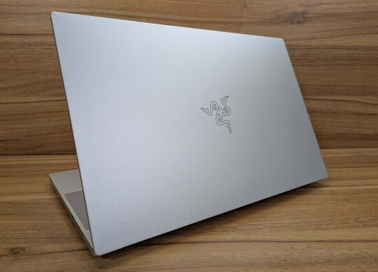 Игровой ноутбук Razer Blade 15 RZ09 / 15.6" (1920x1080) IPS / Intel Core i7-9750H (6 (12) ядер по 2.6 - 4.5 GHz) / 16 GB DDR4 / 512 GB SSD / nVidia GeForce RTX 2070, 8 GB GDDR6, 256-bit / WebCam / Windows 10 Игровой ноутбук Razer Blade 15 RZ09 / 15.6" (1920x1080) IPS / Intel Core i7-9750H (6 (12) ядер по 2.6 - 4.5 GHz) / 16 GB DDR4 / 512 GB SSD / nVidia GeForce RTX 2070, 8 GB GDDR6, 256-bit / WebCam / Windows 10