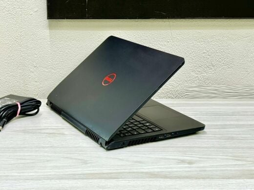 Ігровий ноутбук Б-клас Dell Inspiron 15-7559 / 15.6" (1920x1080) TN / Intel Core i7-6700HQ (4 (8) ядра по 2.6 - 3.5 GHz) / 12 GB DDR3 / 256 GB SSD / nVidia GeForce GTX 960M, 4 GB GDDR5, 128-bit / WebCam / Win 10 Pro