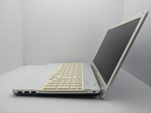 Ноутбук Sony VPC EB3E1E / 15.6" (1366x768) TN / Intel Pentium P6100 (2 ядра по 2.0 GHz) / 6 GB DDR3 / 500 GB HDD / Intel HD Graphics 500 / WebCam / DVD-ROM