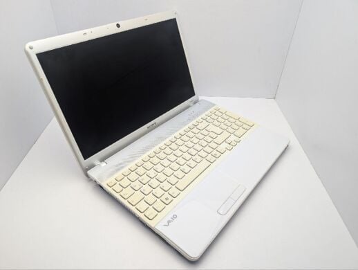 Ноутбук Sony VPC EB3E1E / 15.6" (1366x768) TN / Intel Pentium P6100 (2 ядра по 2.0 GHz) / 6 GB DDR3 / 500 GB HDD / Intel HD Graphics 500 / WebCam / DVD-ROM