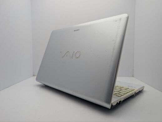 Ноутбук Sony VPC EB3E1E / 15.6" (1366x768) TN / Intel Pentium P6100 (2 ядра по 2.0 GHz) / 6 GB DDR3 / 500 GB HDD / Intel HD Graphics 500 / WebCam / DVD-ROM