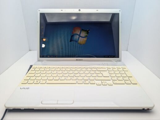 Ноутбук Sony VPC EB3E1E / 15.6" (1366x768) TN / Intel Pentium P6100 (2 ядра по 2.0 GHz) / 6 GB DDR3 / 500 GB HDD / Intel HD Graphics 500 / WebCam / DVD-ROM