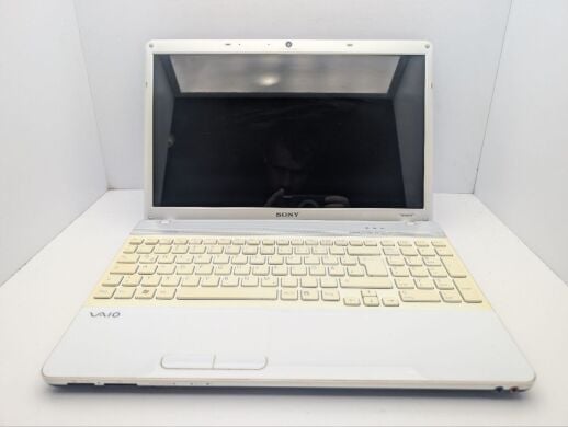 Ноутбук Sony VPC EB3E1E / 15.6" (1366x768) TN / Intel Pentium P6100 (2 ядра по 2.0 GHz) / 6 GB DDR3 / 500 GB HDD / Intel HD Graphics 500 / WebCam / DVD-ROM