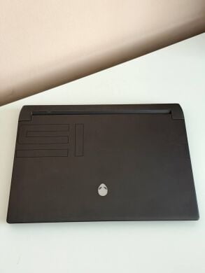 Игровой ноутбук Б-класс Dell Alienware m15 R5 / 15.6" (1920x1080) IPS / AMD Ryzen 9 5900HX (8 (16) ядер по 3.3 - 4.6 GHz) / 16 GB DDR4 / 1000 GB SSD NVMe / nVidia GeForce RTX 3070, 8 GB GDDR6, 256-bit / WebCam / Windows 
