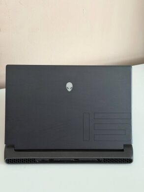 Игровой ноутбук Б-класс Dell Alienware m15 R5 / 15.6" (1920x1080) IPS / AMD Ryzen 9 5900HX (8 (16) ядер по 3.3 - 4.6 GHz) / 16 GB DDR4 / 1000 GB SSD NVMe / nVidia GeForce RTX 3070, 8 GB GDDR6, 256-bit / WebCam / Windows 