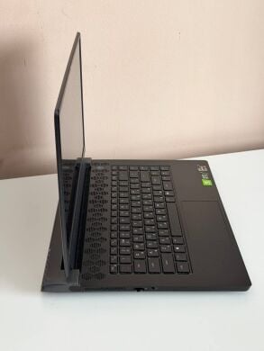 Игровой ноутбук Б-класс Dell Alienware m15 R5 / 15.6" (1920x1080) IPS / AMD Ryzen 9 5900HX (8 (16) ядер по 3.3 - 4.6 GHz) / 16 GB DDR4 / 1000 GB SSD NVMe / nVidia GeForce RTX 3070, 8 GB GDDR6, 256-bit / WebCam / Windows 