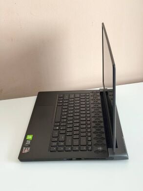 Игровой ноутбук Б-класс Dell Alienware m15 R5 / 15.6" (1920x1080) IPS / AMD Ryzen 9 5900HX (8 (16) ядер по 3.3 - 4.6 GHz) / 16 GB DDR4 / 1000 GB SSD NVMe / nVidia GeForce RTX 3070, 8 GB GDDR6, 256-bit / WebCam / Windows 