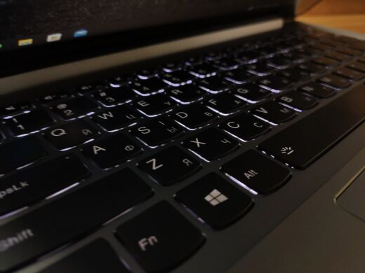 Игровой ноутбук Б класс Lenovo IdeaPad 720s-141KB / 14" (1920x1080) TN / Intel Core i5-8250U (4 (8) ядра по 1.6 - 3.4 GHz) / 16 GB DDR4 / 512 GB SSD / nVidia GeForce MX150, 2 GB GDDR5, 64-bit / WebCam