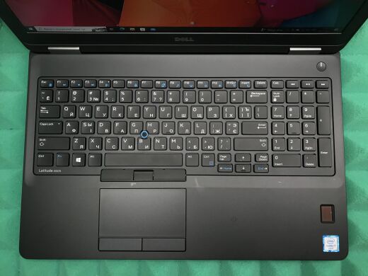Игровой ноутбук Dell Latitude E5570 / 15.6" (1920x1080) IPS / Intel Core i7-6820HQ (4 (8) ядра по 2.7 - 3.6 GHz) / 16 GB DDR4 / 120 GB SSD M.2 + 500 GB HDD / AMD Radeon R7 M370, 2 GB GDDR5, 128-bit / WebCam / Fingerprint / Windows 10 лицензия
