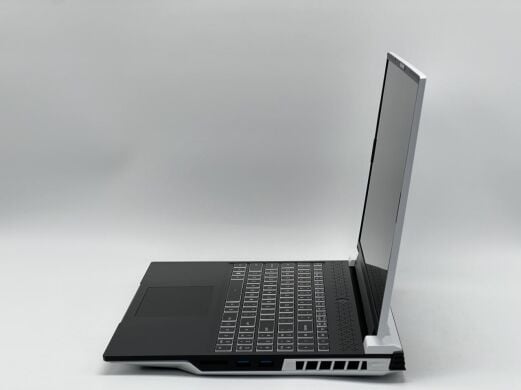 Ігровий ноутбук Eluktronics PROMETHEUS XVI G2 / 16" (2560x1600) IPS / Intel Core i7-13700HX (16 (24) ядер по 2.1 - 5.0 GHz) / 32 GB DDR5 / 2048 GB SSD / nVidia GeForce RTX 4080, 12 GB GDDR6, 192-bit / WebCam
