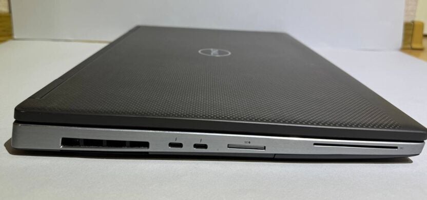 Мобільна робоча станція Dell Precision 7740 / 17.3" (1920x1080) IPS / Intel Core i7-9750H (6 (12) ядер по 2.6 - 4.5 GHz) / 64 GB DDR4 / 1000 GB SSD / nVidia Quadro RTX 4000, 8 GB GDDR6, 256-bit / HDMI / WebCam