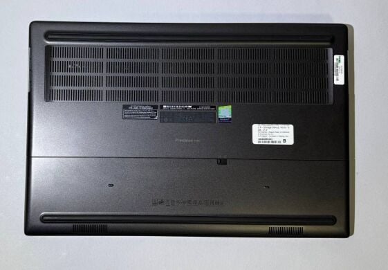 Мобільна робоча станція Dell Precision 7740 / 17.3" (1920x1080) IPS / Intel Core i7-9750H (6 (12) ядер по 2.6 - 4.5 GHz) / 64 GB DDR4 / 1000 GB SSD / nVidia Quadro RTX 4000, 8 GB GDDR6, 256-bit / HDMI / WebCam