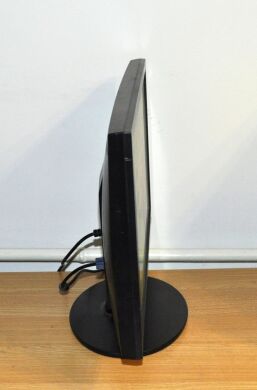 Монитор Б-класс Samsung SyncMaster E2220N / 22" (1920x1080) TN / VGA / VESA 75x75 + Кабели подключения