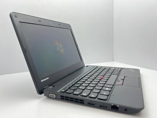 Нетбук Lenovo ThinkPad X121e / 11.6" (1366x768) TN / Intel Core i3-2367M (2 (4) ядра по 1.4 GHz) / 4 GB DDR3 / 320 GB HDD / Intel HD Graphics 3000 / WebCam