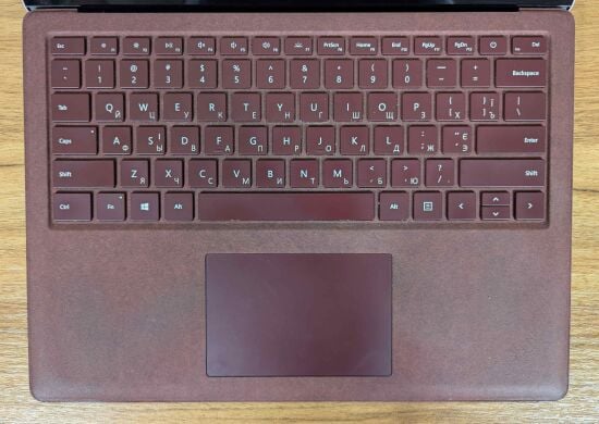 Ноутбук Б-класс Microsoft Surface Laptop 1769 / 13.5" (2256x1504) IPS / Intel Core i7-7660U (2 (4) ядра по 2.5 - 4.0 GHz) / 16 GB DDR3 / 512 GB SSD / Intel Iris Plus Graphics 640 / Windows 10