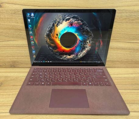 Ноутбук Б-класс Microsoft Surface Laptop 1769 / 13.5" (2256x1504) IPS / Intel Core i7-7660U (2 (4) ядра по 2.5 - 4.0 GHz) / 16 GB DDR3 / 512 GB SSD / Intel Iris Plus Graphics 640 / Windows 10