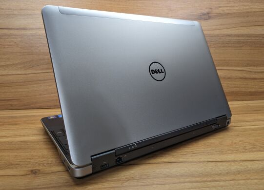 Ноутбук Dell Latitude E6540 / 15.6" (1920x1080) IPS / Intel Core i5-4310M (2 (4) ядра по 2.7 - 3.4 GHz) / 8 GB DDR3 / 250 GB SSD / AMD Radeon HD 8790M, 2 GB GDDR5, 128-bit / WebCam / Windows 10 Ноутбук Dell Latitude E6540 / 15.6" (1920x1080) IPS / Intel Core i5-4310M (2 (4) ядра по 2.7 - 3.4 GHz) / 8 GB DDR3 / 250 GB SSD / AMD Radeon HD 8790M, 2 GB GDDR5, 128-bit / WebCam / Windows 10