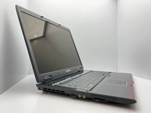 Ноутбук Samsung R710 / 17" (1440x900) TN / Intel Core 2 Duo T5800 (2 ядра по 2.0 GHz) / 4 GB DDR3 / 640 GB HDD / nVidia GeForce 9600M GT, 512 MB GDDR2, 128-bit / WebCam / АКБ відсутня