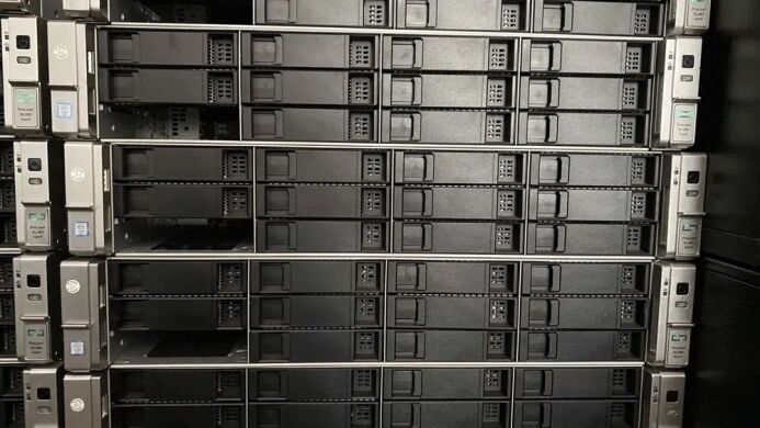 Сервер HP ProLiant DL380 G9 2U / 2x Intel Xeon E5-2630L v3 (8 (16) ядер по 1.8 - 2.9 GHz) / 16 GB DDR4 / noHDD / 2x 500W