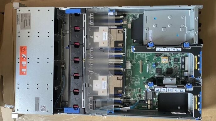 Сервер HP ProLiant DL380 G9 2U / 2x Intel Xeon E5-2630L v3 (8 (16) ядер по 1.8 - 2.9 GHz) / 16 GB DDR4 / noHDD / 2x 500W