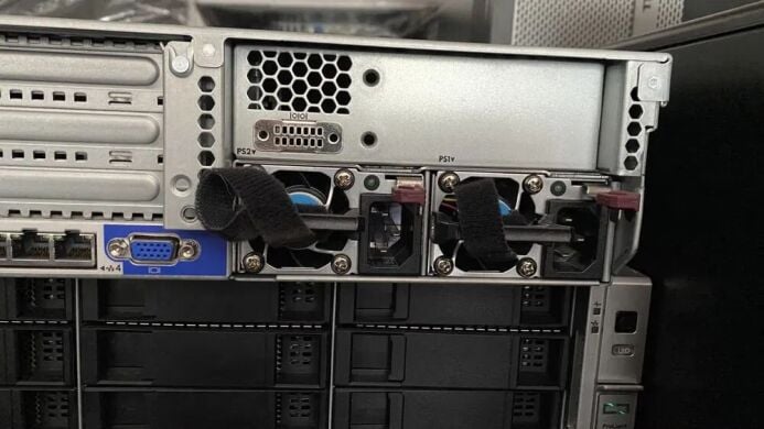 Сервер HP ProLiant DL380 G9 2U / 2x Intel Xeon E5-2630L v3 (8 (16) ядер по 1.8 - 2.9 GHz) / 16 GB DDR4 / noHDD / 2x 500W