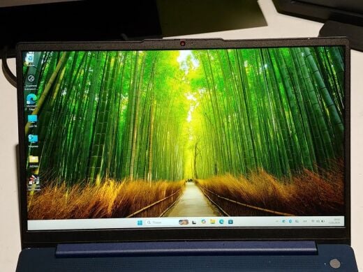 Ультрабук Б-класс Lenovo IdeaPad Slim 3 15ABR8 / 15.6" (1920x1080) IPS Touch / AMD Ryzen 7 7730U (8 (16) ядра по 2.0 - 4.5 GHz) / 16 GB DDR4 / 256 GB SSD / AMD Radeon RX Vega 8 Graphics / WebCam / Windows 11