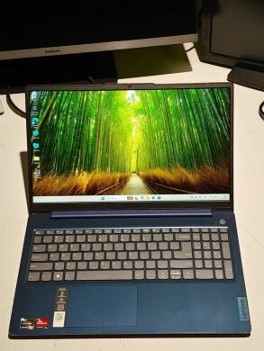 Ультрабук Б-класс Lenovo IdeaPad Slim 3 15ABR8 / 15.6" (1920x1080) IPS Touch / AMD Ryzen 7 7730U (8 (16) ядра по 2.0 - 4.5 GHz) / 16 GB DDR4 / 256 GB SSD / AMD Radeon RX Vega 8 Graphics / WebCam / Windows 11