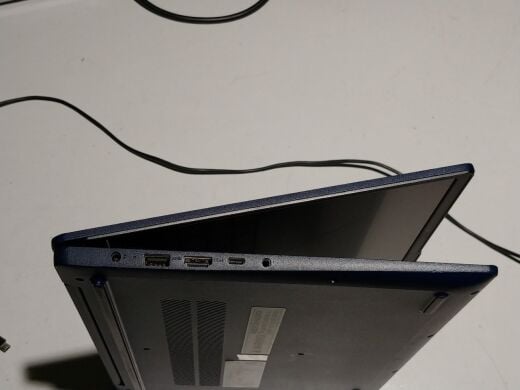 Ультрабук Б-класс Lenovo IdeaPad Slim 3 15ABR8 / 15.6" (1920x1080) IPS Touch / AMD Ryzen 7 7730U (8 (16) ядра по 2.0 - 4.5 GHz) / 16 GB DDR4 / 256 GB SSD / AMD Radeon RX Vega 8 Graphics / WebCam / Windows 11