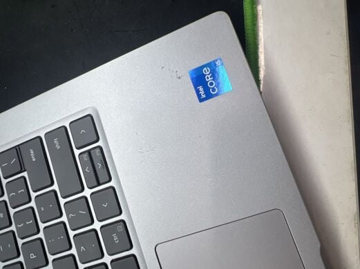 Ультрабук Dell Latitude 5440 / 14" (1920x1080) IPS / Intel Core i5-1350P (12 (16) ядер по 1.9 - 4.7 GHz) / 16 GB DDR5 / 240 GB SSD / Intel Iris Xe Graphics / WebCam Ультрабук Dell Latitude 5440 / 14" (1920x1080) IPS / Intel Core i5-1350P (12 (16) ядер по 1.9 - 4.7 GHz) / 16 GB DDR5 / 240 GB SSD / Intel Iris Xe Graphics / WebCam