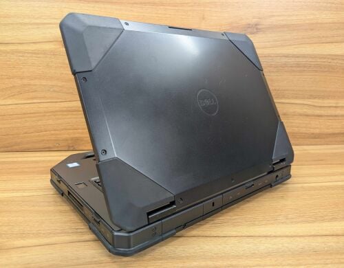 Захищений ноутбук Dell Latitude 14 Rugged 5414 / 14" (1920x1080) IPS Touch / Intel Core i5-6300U (2 (4) ядра по 2.4 - 3.0 GHz) / 16 GB DDR4 / 480 GB SSD / AMD Radeon R7 M360, 2 GB DDR3, 64-bit / TouchID / Windows 10