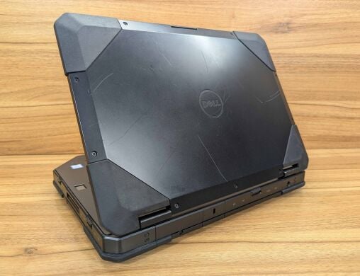 Захищений ноутбук Dell Latitude 14 Rugged 5414 / 14" (1920x1080) IPS Touch / Intel Core i5-6300U (2 (4) ядра по 2.4 - 3.0 GHz) / 16 GB DDR4 / 480 GB SSD / AMD Radeon R7 M360, 2 GB DDR3, 64-bit / TouchID / Windows 10