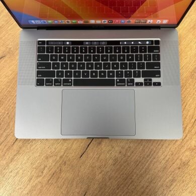 Ігровий ультрабук Apple MacBook Pro 16 2019 A2141 / 16" (3072x1920) IPS / Intel Core i7-9750H (6 (12) ядер по 2.6 - 4.5 GHz) / 16 GB DDR4 / 512 GB SSD / AMD Radeon Pro 5300M, 4 GB GDDR6, 128-bit / WebCam / MacOS