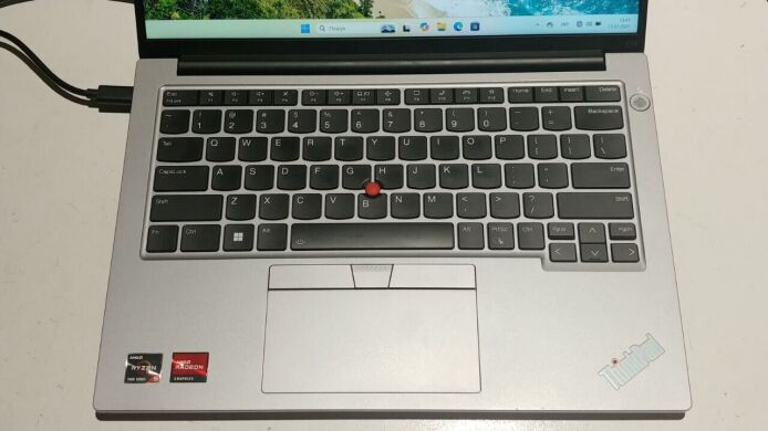 Ультрабук Lenovo ThinkPad E14 5 Gen Aluminium / 14" (1920х1200) IPS / AMD Ryzen 5 7530U (6 (12) ядер по 2.0 - 4.5 GHz) / 16 GB DDR4 / 256 GB SSD / AMD Radeon RX Vega 7 / WebCam