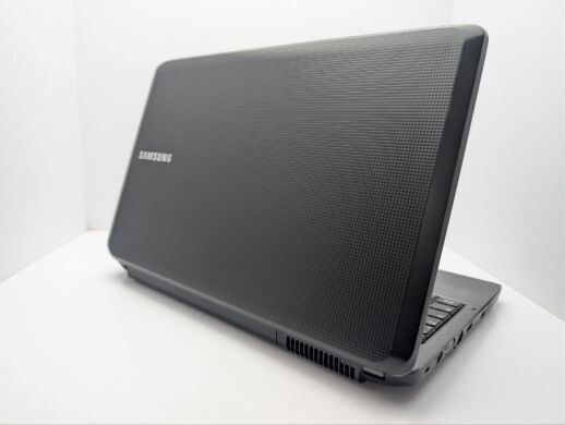 Ноутбук Samsung R530 / 15.6" (1366x768) TN / Intel Pentium T4500 (2 ядра по 2.3 GHz) / 4 GB DDR3 / 320 GB HDD / Intel HD Graphics / WebCam / DVD-ROM