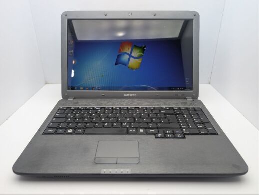 Ноутбук Samsung R530 / 15.6" (1366x768) TN / Intel Pentium T4500 (2 ядра по 2.3 GHz) / 4 GB DDR3 / 320 GB HDD / Intel HD Graphics / WebCam / DVD-ROM