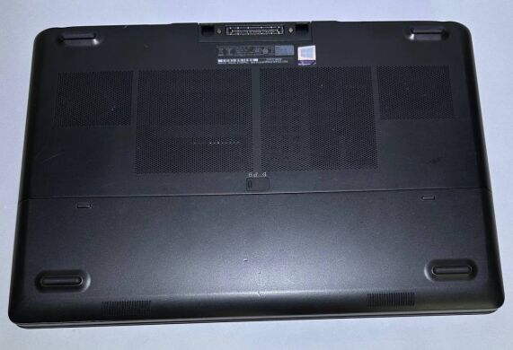 Мобільна робоча станція Б-клас Dell Precision 7720 / 17.3" (1920x1080) IPS / Intel Core i7-7920HQ (4 (8) ядра по 3.1 - 4.1 GHz) / 16 GB DDR4 / 256 GB SSD + 256 GB SSD / nVidia Quadro P3000, 6 GB GDDR5, 192-bit / WebCam / Win 11 Pro