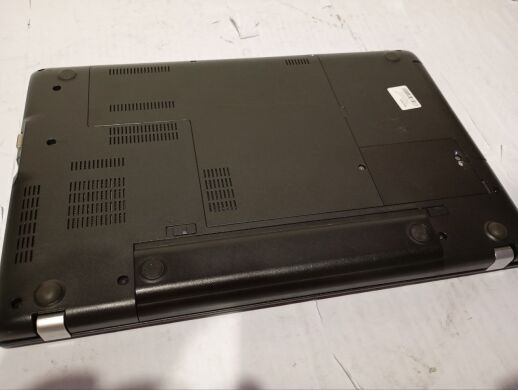 Ноутбук Б-клас Lenovo ThinkPad E560 / 15.6" (1920x1080) IPS / Intel Core i5-6200U (2 (4) ядра по 2.3 - 2.8 GHz) / 16 GB DDR3 / 240 GB SSD / AMD Radeon R7 M370, 2 GB GDDR5, 128-bit / WebCam / АКБ не тримає