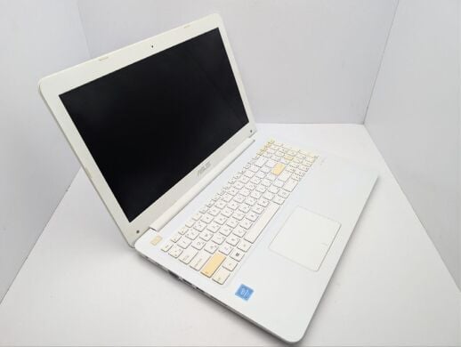 Ноутбук Asus E502S / 15.6" (1366x768) TN / Intel Pentium N3700 (4 ядра по 1.6 - 2.4 GHz) / 4 GB DDR3 / 120 GB SSD / Intel HD Graphics / WebCam