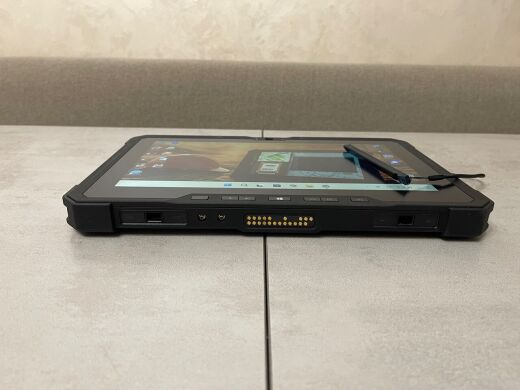 Захищений планшет Dell Latitude 7212 Rugged / 11.6'' (1920x1080) IPS Touch / Intel Core i5-7300U (2 (4) ядра по 2.6 - 3.5 GHz) / 8 GB DDR3 / 256 GB SSD / Intel HD Graphics 620 / WebCam / Стилус / Два АКБ