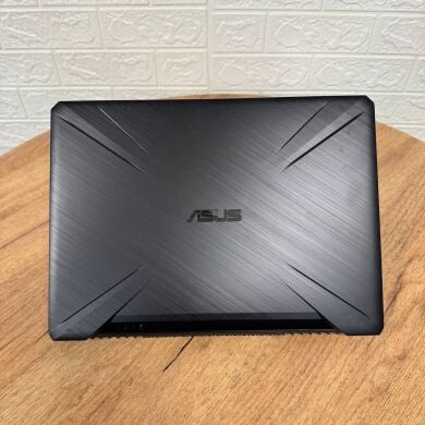 Ігровий ноутбук Asus TUF FX505DT / 15.6" (1920x1080) IPS / AMD Ryzen 5 3550H (4 (8) ядра по 2.1 - 3.7 GHz) / 16 GB DDR4 / 256 GB SSD + 1000 GB HDD / nVidia GeForce GTX 1650, 4 GB GDDR5, 128-bit / WebCam Ігровий ноутбук Asus TUF FX505DT / 15.6" (1920x1080) IPS / AMD Ryzen 5 3550H (4 (8) ядра по 2.1 - 3.7 GHz) / 16 GB DDR4 / 256 GB SSD + 1000 GB HDD / nVidia GeForce GTX 1650, 4 GB GDDR5, 128-bit / WebCam