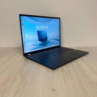 Ультрабук Б-клас LG Gram 17 17Z90Q / 17" (2560x1600) IPS / Intel Core i7-1260P (12 (16) ядер по 2.1 - 4.7 GHz) / 16 GB DDR5 / 512 GB SSD NVMe / Intel Iris Xe Graphics / WebCam Ультрабук Б-клас LG Gram 17 17Z90Q / 17" (2560x1600) IPS / Intel Core i7-1260P (12 (16) ядер по 2.1 - 4.7 GHz) / 16 GB DDR5 / 512 GB SSD NVMe / Intel Iris Xe Graphics / WebCam