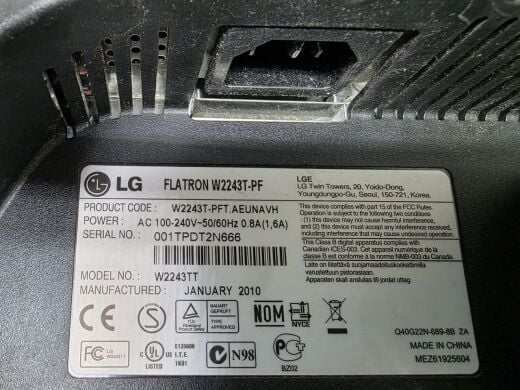 Монитор Б-класс LG Flatron W2243T-PF / 22" (1920x1080) TN / 1x DVI, 1x VGA / Кабели в комплекте