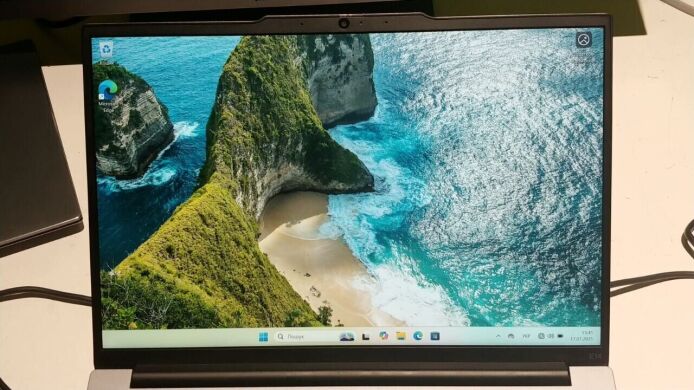 Ультрабук Lenovo ThinkPad E14 5 Gen Aluminium / 14" (1920х1200) IPS / AMD Ryzen 5 7530U (6 (12) ядер по 2.0 - 4.5 GHz) / 16 GB DDR4 / 256 GB SSD / AMD Radeon RX Vega 7 / WebCam