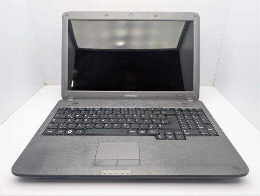 Ноутбук Samsung R530 / 15.6" (1366x768) TN / Intel Pentium T4500 (2 ядра по 2.3 GHz) / 4 GB DDR3 / 320 GB HDD / Intel HD Graphics / WebCam / DVD-ROM