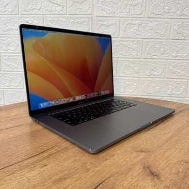 Ігровий ультрабук Apple MacBook Pro 16 2019 A2141 / 16" (3072x1920) IPS / Intel Core i7-9750H (6 (12) ядер по 2.6 - 4.5 GHz) / 16 GB DDR4 / 512 GB SSD / AMD Radeon Pro 5300M, 4 GB GDDR6, 128-bit / WebCam / MacOS