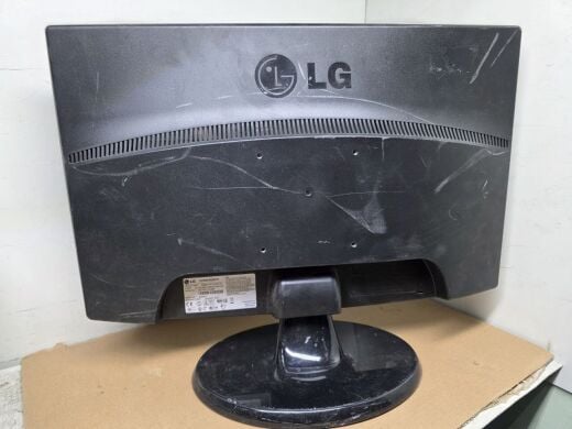 Монитор Б-класс LG Flatron W2243T-PF / 22" (1920x1080) TN / 1x DVI, 1x VGA / Кабели в комплекте
